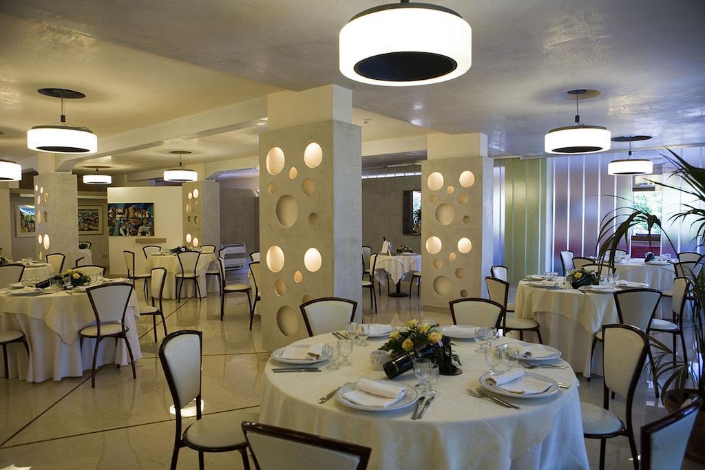 Hotel Ristorante Cavaliere Scario Exterior foto