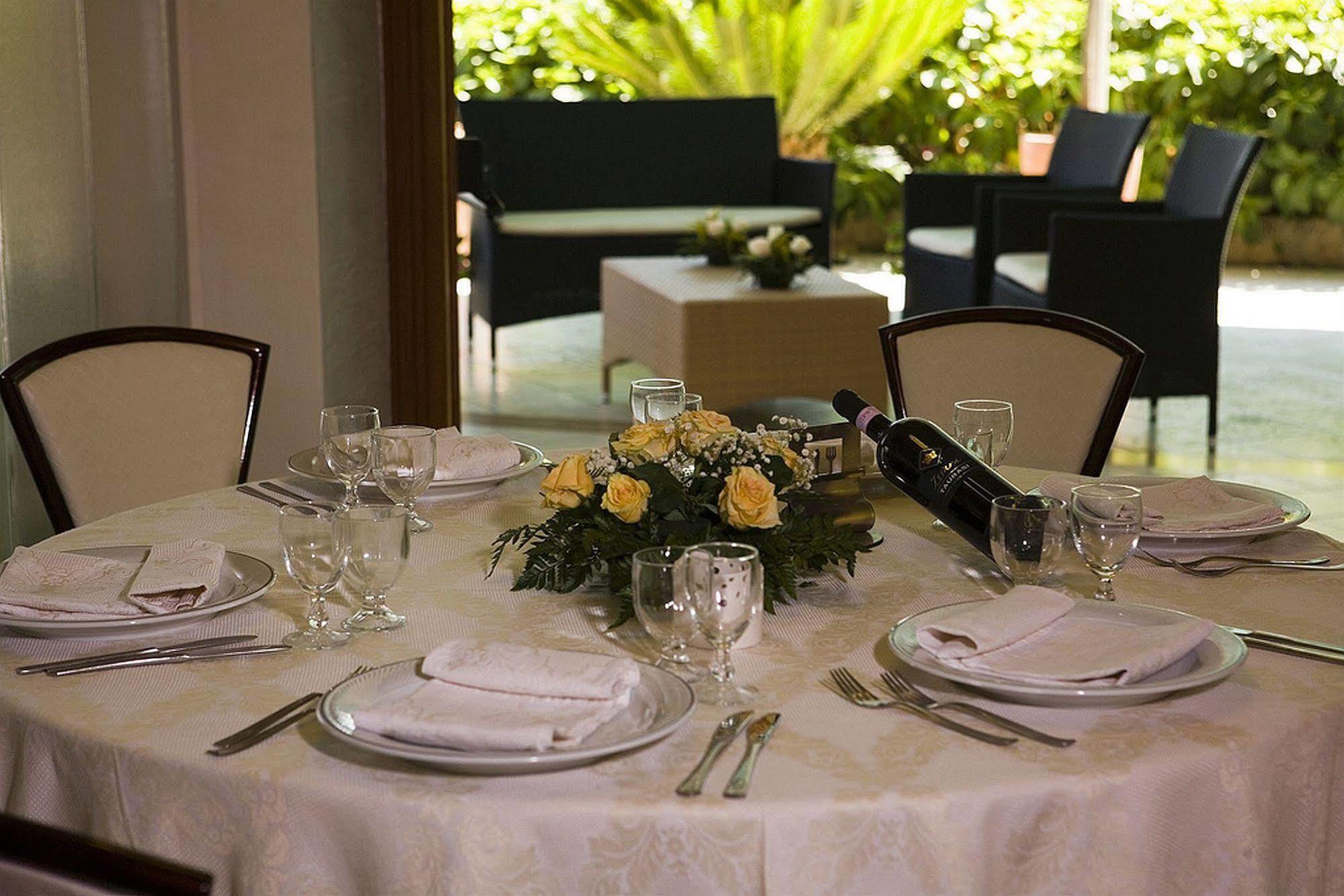 Hotel Ristorante Cavaliere Scario Exterior foto